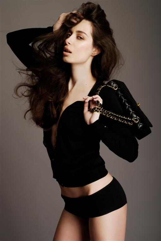 Female model photo shoot of SimonaBmodel