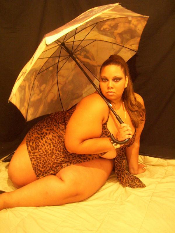 Female model photo shoot of Honey Rayne