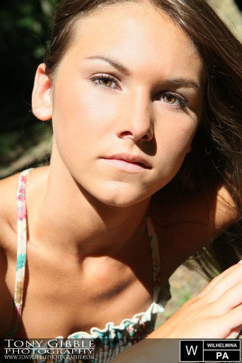 Female model photo shoot of Deanna Reese