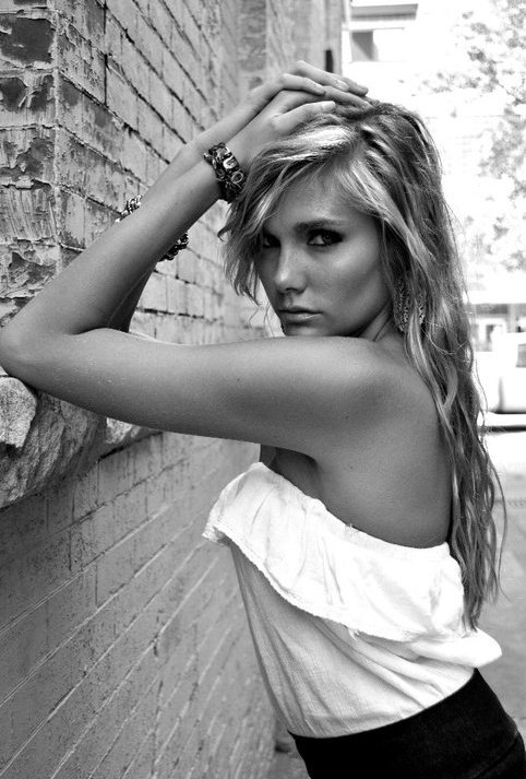 Female model photo shoot of Kestiney