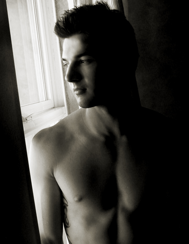 Male model photo shoot of Daniel Stuart