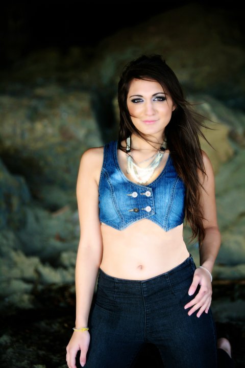 Female model photo shoot of Avnee Mith
