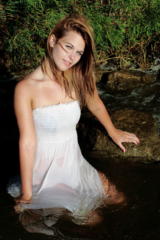 Female model photo shoot of Rachael Lynn