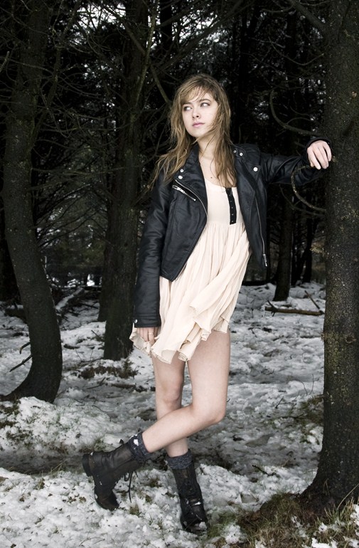 Female model photo shoot of Sophie Robertson