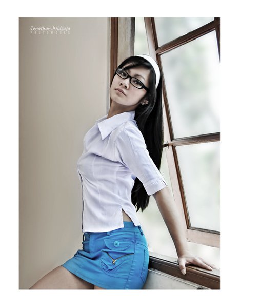Female model photo shoot of rOXy  by Johnnath