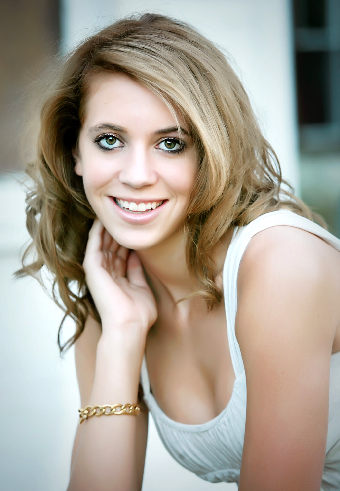 Female model photo shoot of Alexa Hardy