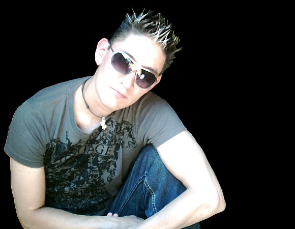 Male model photo shoot of Eddy Quiroz