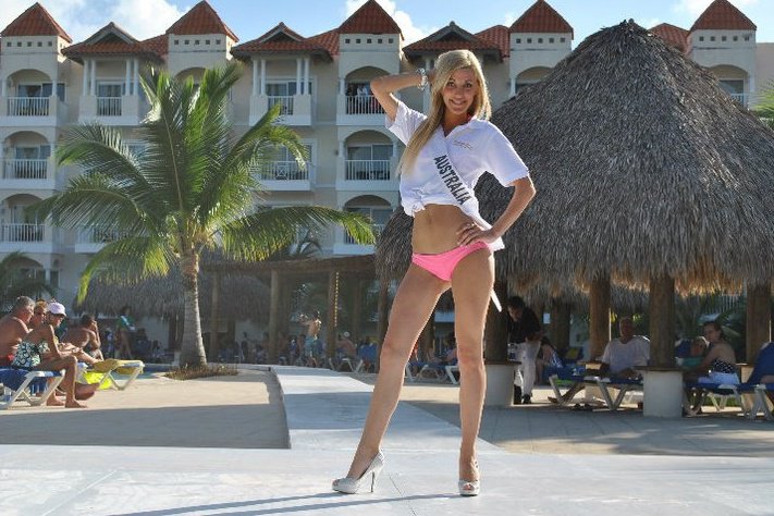 Female model photo shoot of Sarah Poke in Dominican Republic