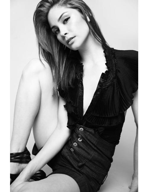 Female model photo shoot of Marissa Chloe