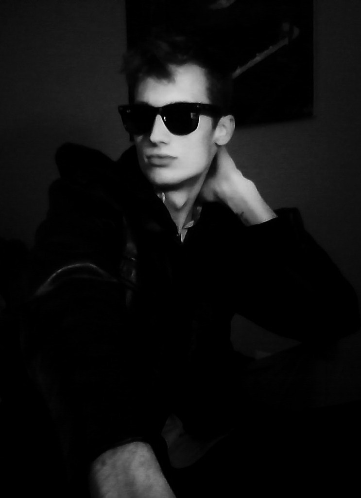 Male model photo shoot of Arie Calvin
