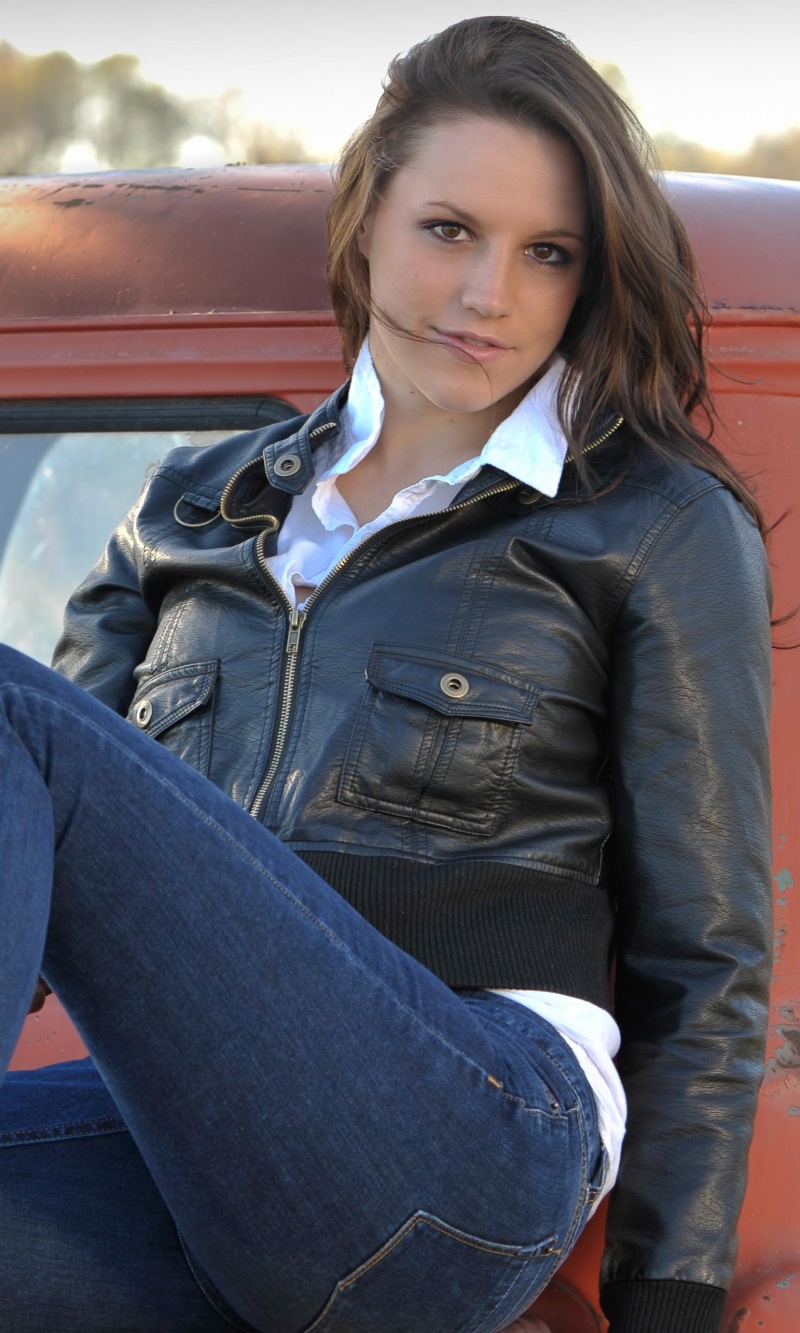 Female model photo shoot of Kellyann Hunt in Sheridan Indiana