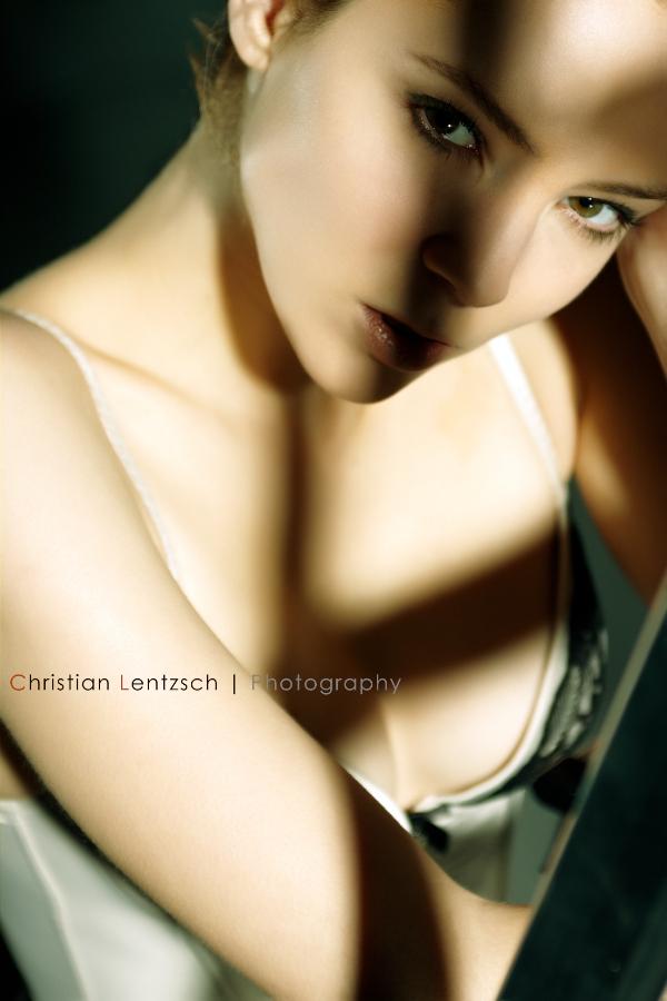 Female model photo shoot of Nata Lina