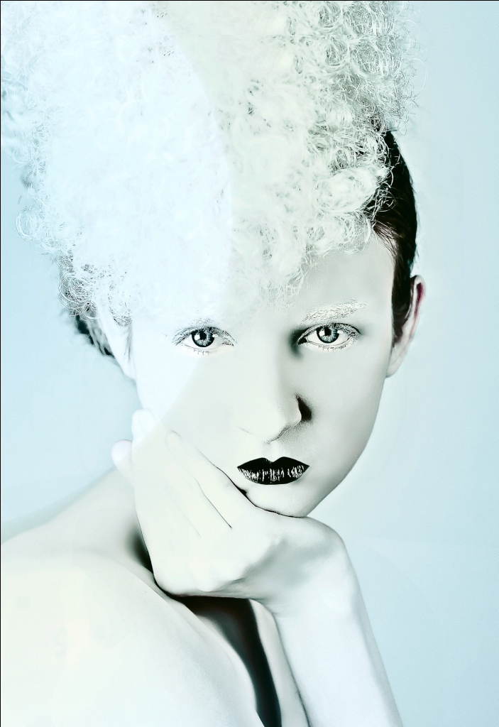 Female model photo shoot of Elizabeth Makhnachova by LeticiaValdezFotografia, makeup by Yvision