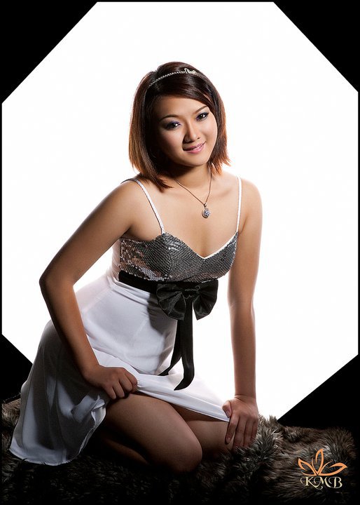 Female model photo shoot of Truong Christina