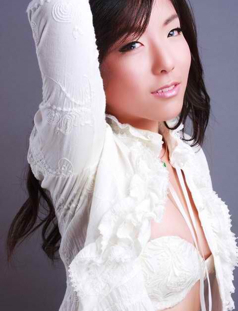 Female model photo shoot of Maxine Wang