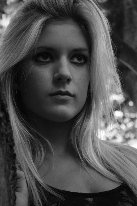 Female model photo shoot of Ellie Barker