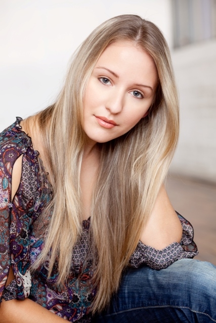 Female model photo shoot of Alena Konovalova