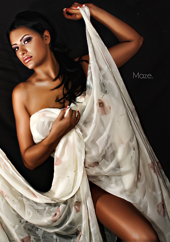 Female model photo shoot of Beauty by nickee by Michael Maze