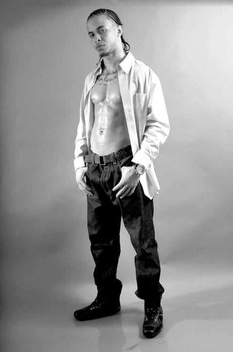 Male model photo shoot of Darius TheModel
