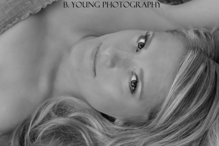 Female model photo shoot of Regina Thery