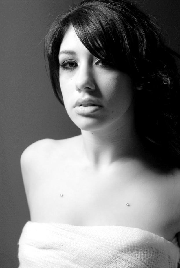 Female model photo shoot of RachelleQ by Larry Goldberg