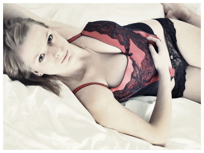 Female model photo shoot of AleksandraMarianek