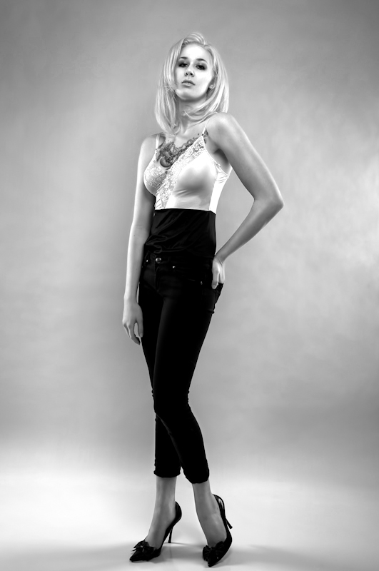 Female model photo shoot of Rachel Blank