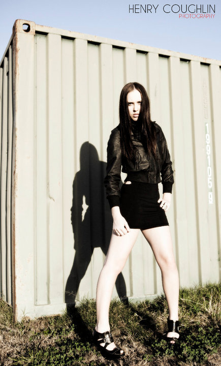 Female model photo shoot of Alexandra Darrell