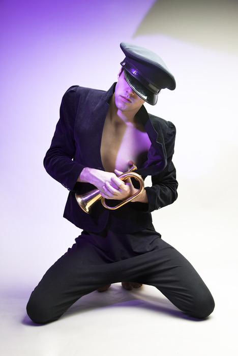 Male model photo shoot of Aaron Kissman