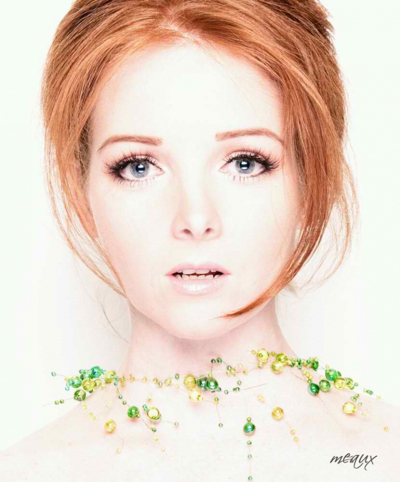 Female model photo shoot of littleredhead