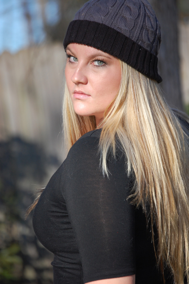 Female model photo shoot of Lindsey Lee Davis