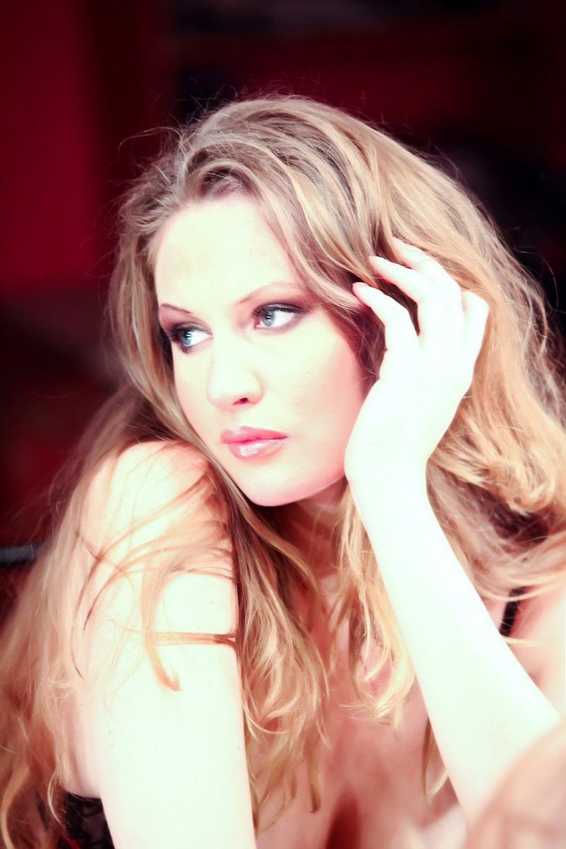 Female model photo shoot of Polina Volk
