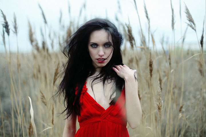 Female model photo shoot of Olya Lapochka