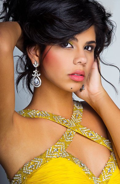 Female model photo shoot of Alyssa Rivera
