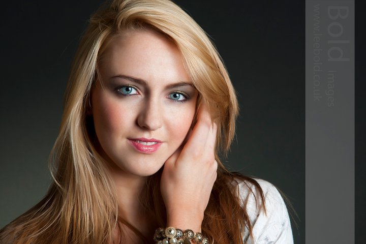 Female model photo shoot of Laurenne Bailey