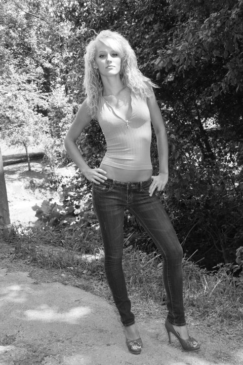 Female model photo shoot of Jaquelyn2010