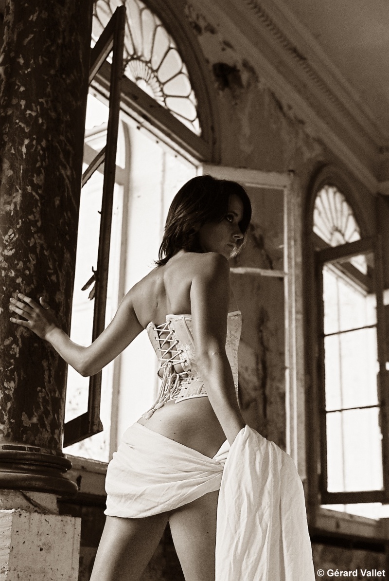 Female model photo shoot of Jessie Edrap in Bordeaux, Gironde, France.