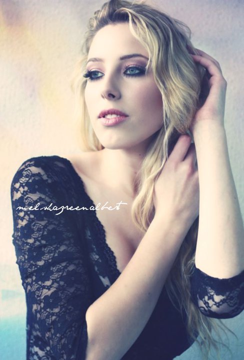 Female model photo shoot of Scarlett3890