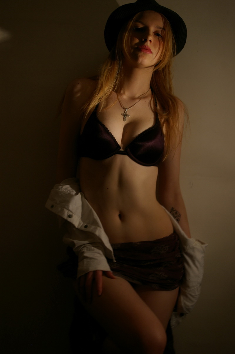 Female model photo shoot of Rollia
