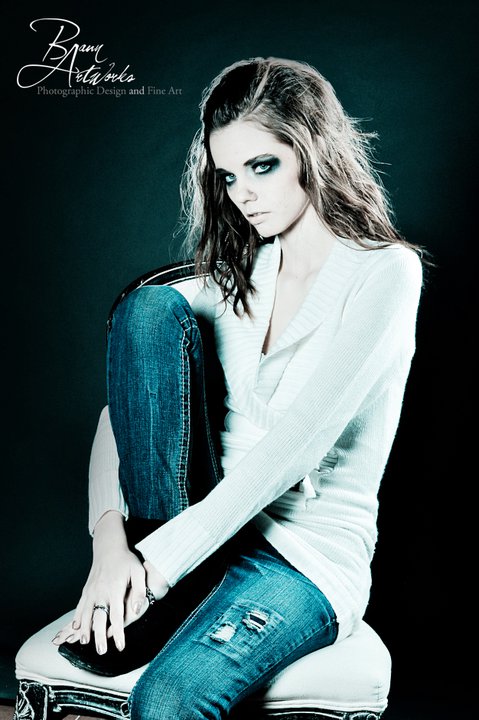 Female model photo shoot of CYNDI L00