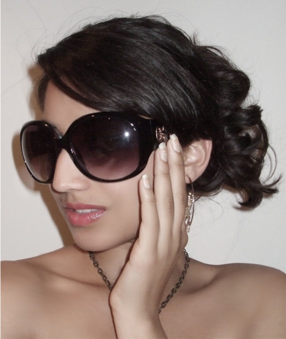 Female model photo shoot of Aakriti Gupta
