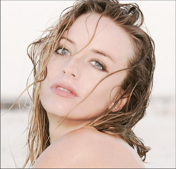 Female model photo shoot of Jess Kinsey