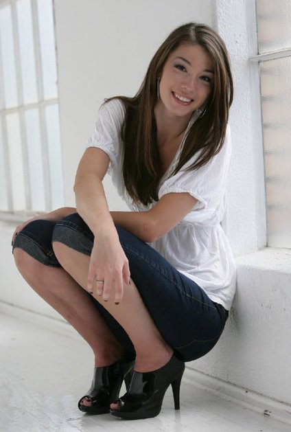Female model photo shoot of Lindsay Nawrocki