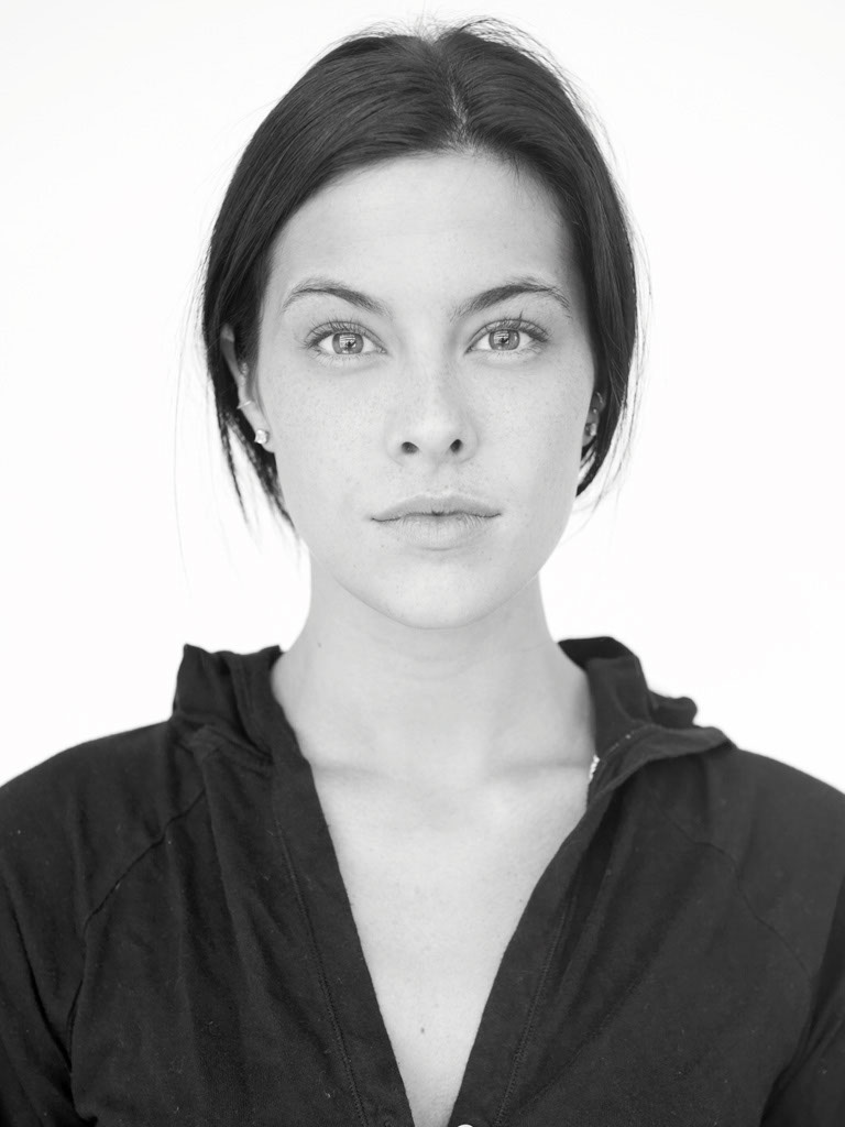 Female model photo shoot of Suzanne Schaub