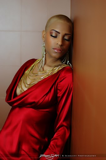 Female model photo shoot of Queen the Makeup Artist by RScarlett DCPhotography
