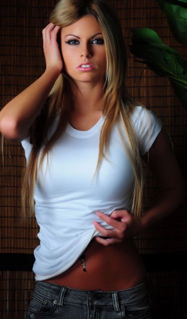 Female model photo shoot of Ashley Bruce