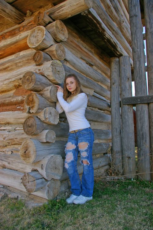 Female model photo shoot of Lyssa Hutchcraft by candhphotography