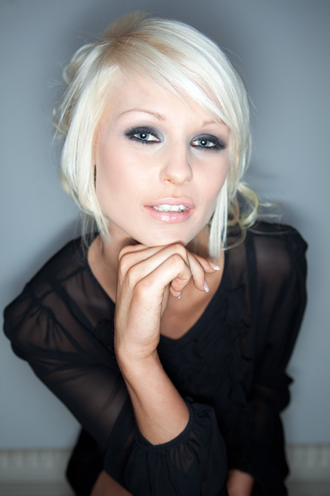 Female model photo shoot of jessica2011