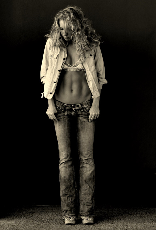 Female model photo shoot of Gracie Sinclair