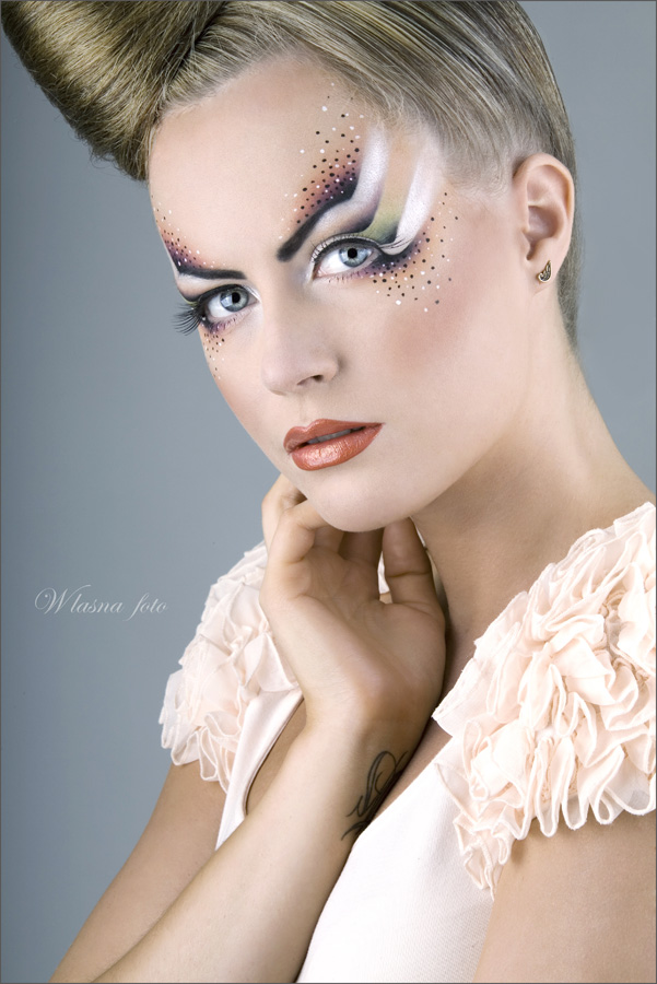 Female model photo shoot of Irina Jensen Beautyart